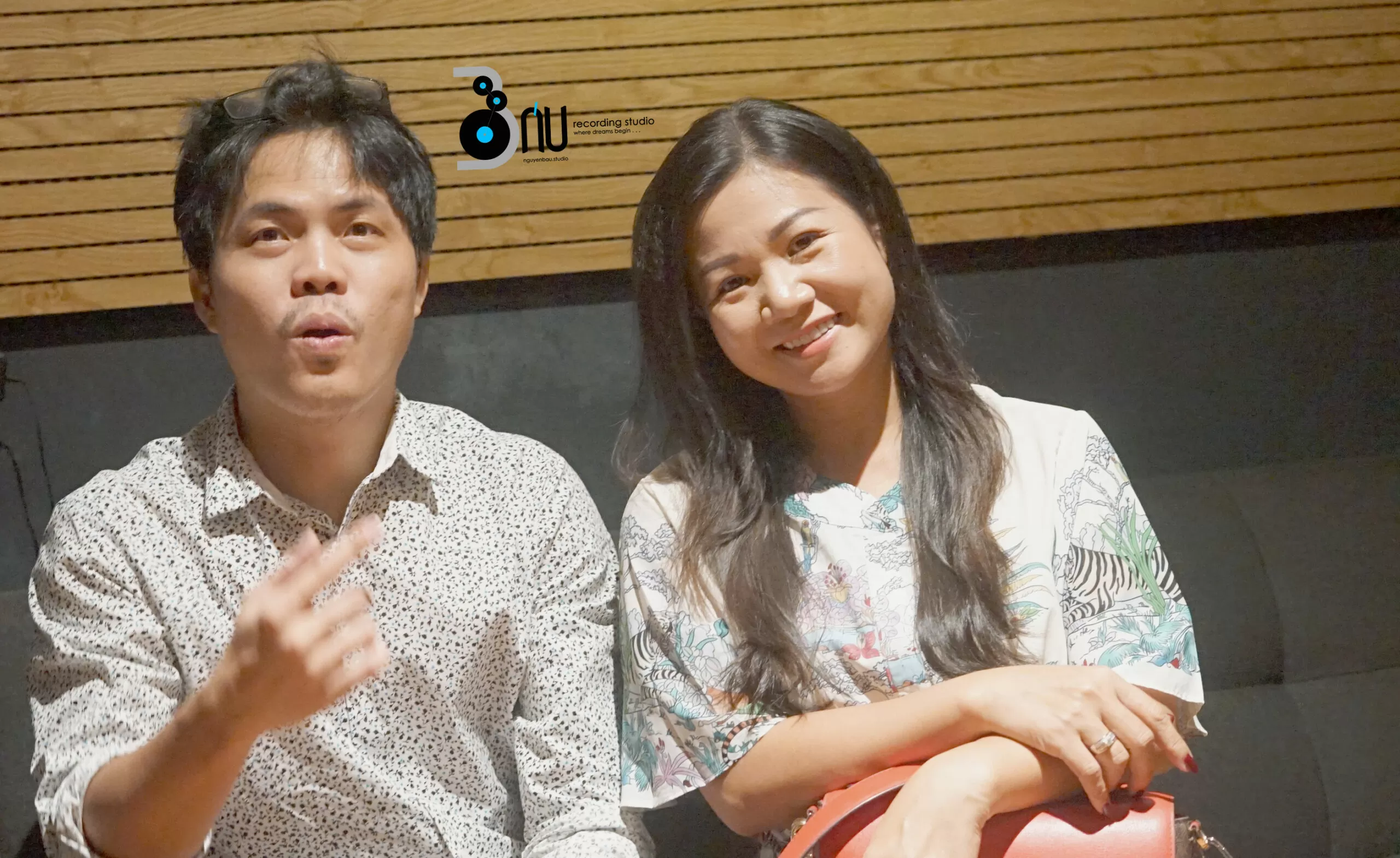 Ca sỹ Dương Hồng Loan Thu Âm Tại Nguyễn Báu Studio